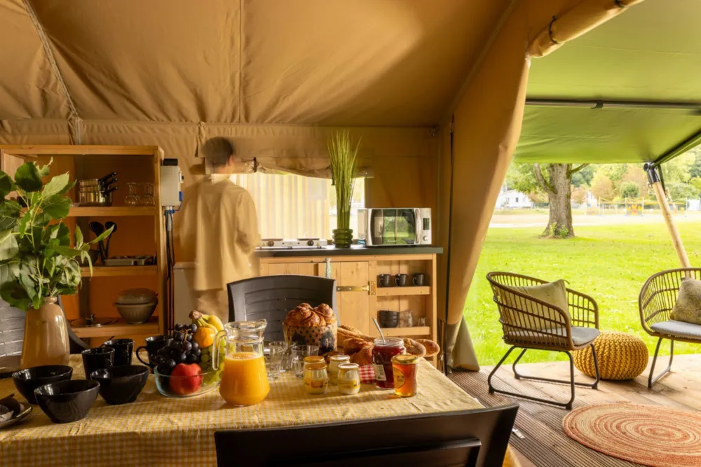 Mietunterkunft - Safari Lodge - 2 Schlafzimmer + Kühlschrank + Terrasse - Camping Saintes Grandes Rives