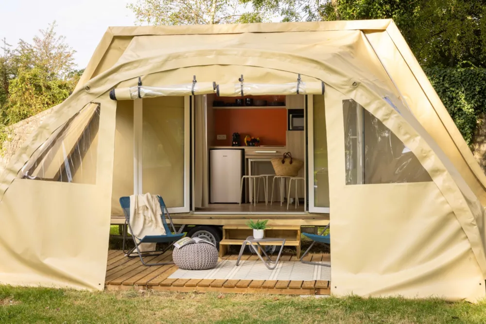 Mietunterkunft - Sweet Coco - 2 Schlafzimmer + Kühlschrank + Terrasse - Camping Saintes Grandes Rives