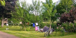 Kampeerplaats(en) - Standplaats Pakket Wandelaar : 2 Personen + 1 Tent + Fietsen - Camping Vert Auxois