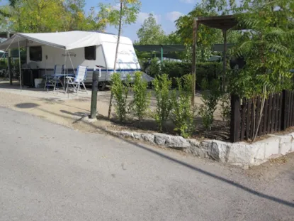 Emplacement Amapola 80M²: Voiture + Tente Ou Caravane + Électricité Ou Camping-Car + Électricité