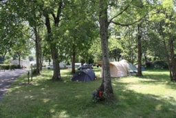 Kampeerplaats(en) - Pakket Standplaats +  Elektriciteit 3A - Camping L'ARRIOU