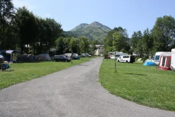 Stellplatz - Pauschale Stellplatz +  Strom 10A - Camping L'ARRIOU
