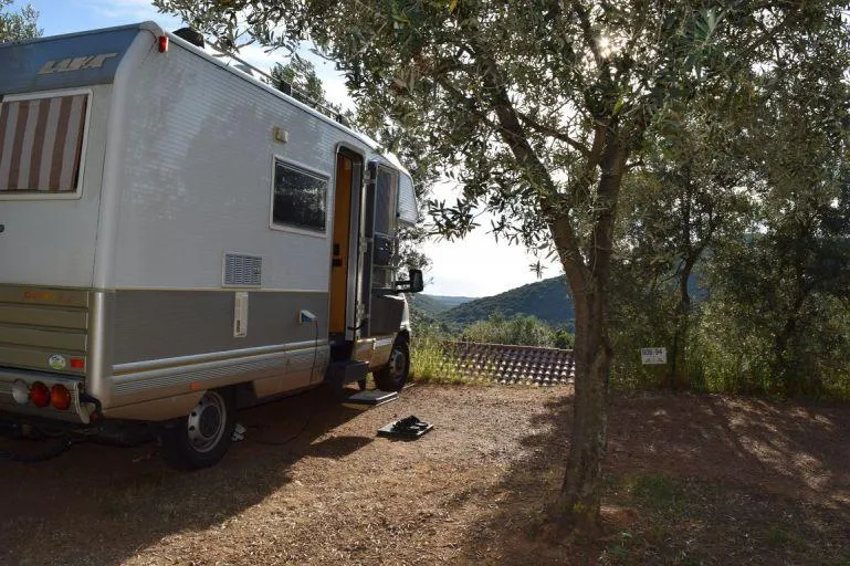 Stellplatz - Großer Stellplatz: Auto Oder Motorrad + Zelt/Wohnwagen Oder Wohnmobil + Strom - Camping Blucamp