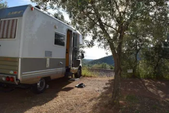 Emplacement - Emplacement Grand: Voiture Ou Moto + Tente/Caravane Ou Camping-Car + Électricité - Camping Blucamp