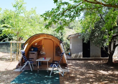 Pitch: car + tent/caravan or camping-car + electricity + toilet blocks — 1