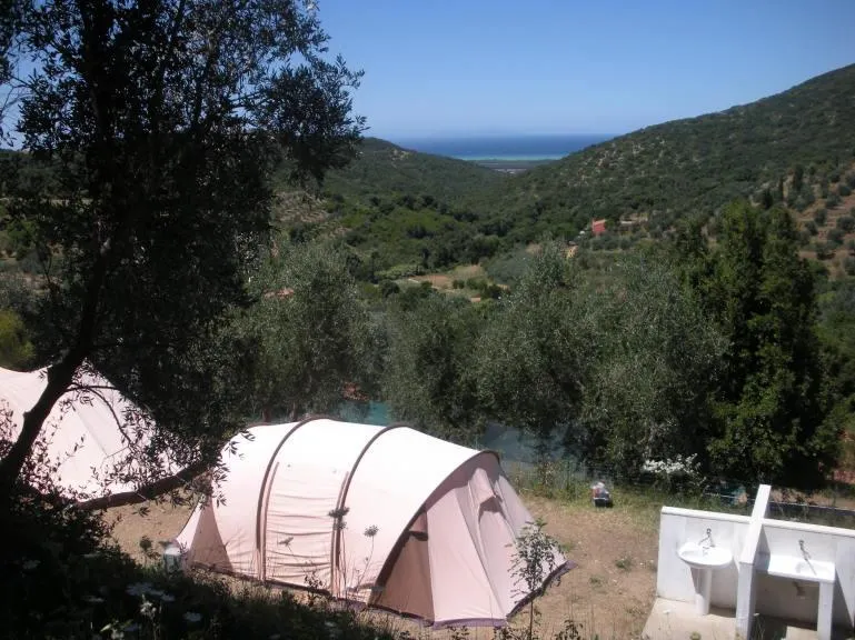 Emplacement Medium: Voiture Ou Moto + Tente/Caravane Ou Camping-Car + Électricité
