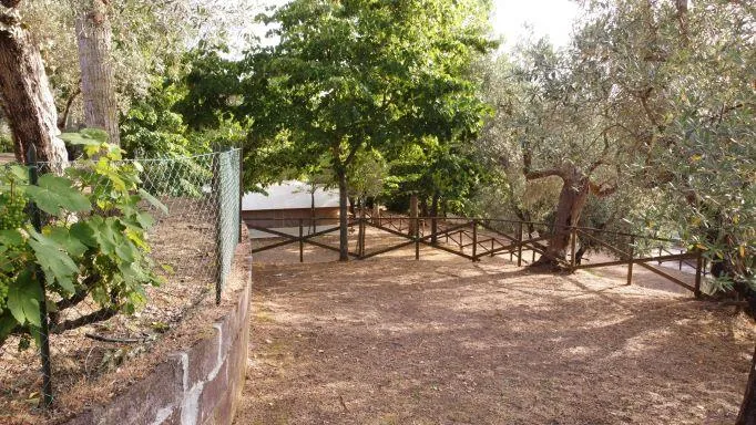 Emplacement Medium Comfort: Voiture Ou Moto + Tente/Caravane Ou Camping-Car + Électricité