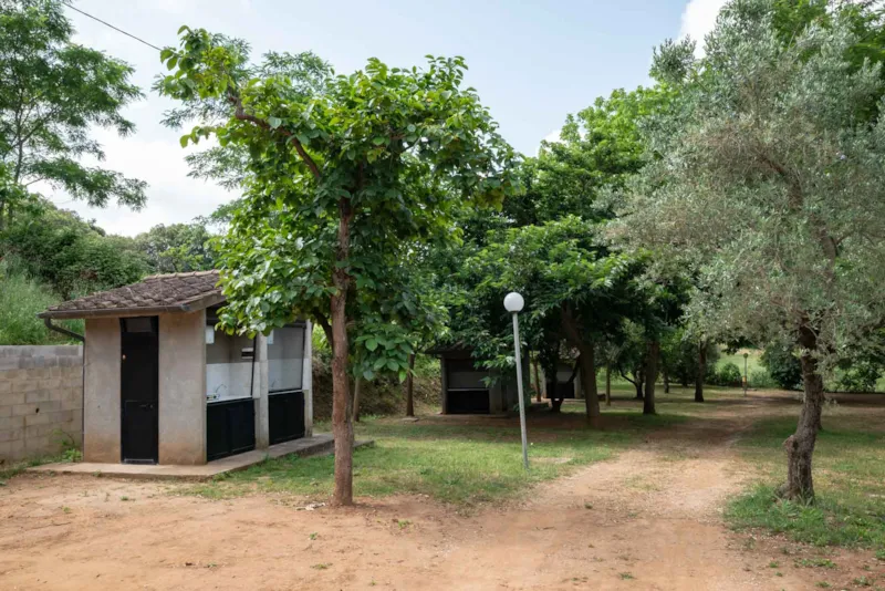 Emplacement: Voiture + Tente/Caravane Ou Camping-Car + Électricité + Sanitaires Privés