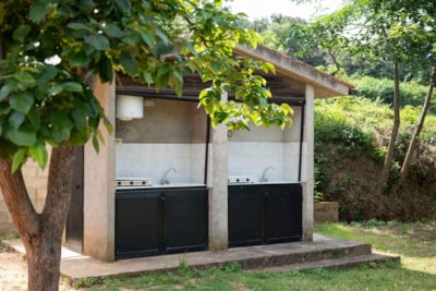 Pitch: car + tent/caravan or camping-car + electricity + toilet blocks — 8