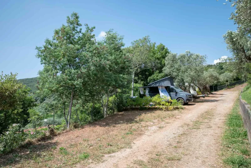 Emplacement Grand Panoramica: Voiture Ou Moto + Tente/Caravane Ou Camping-Car + Électricité