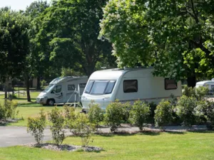 Emplacement - Standplaats : auto + caravan of camper - Camping La Trillonnière