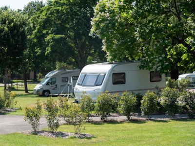 Pitch : car + caravan or camping-car