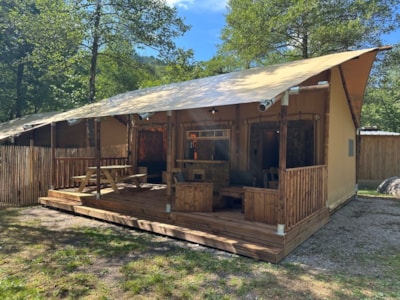 Lodge tent (no animals) — 1