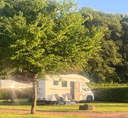 Piazzola Senza Elettricità + 1 Auto + Tenda, Roulotte O Camper