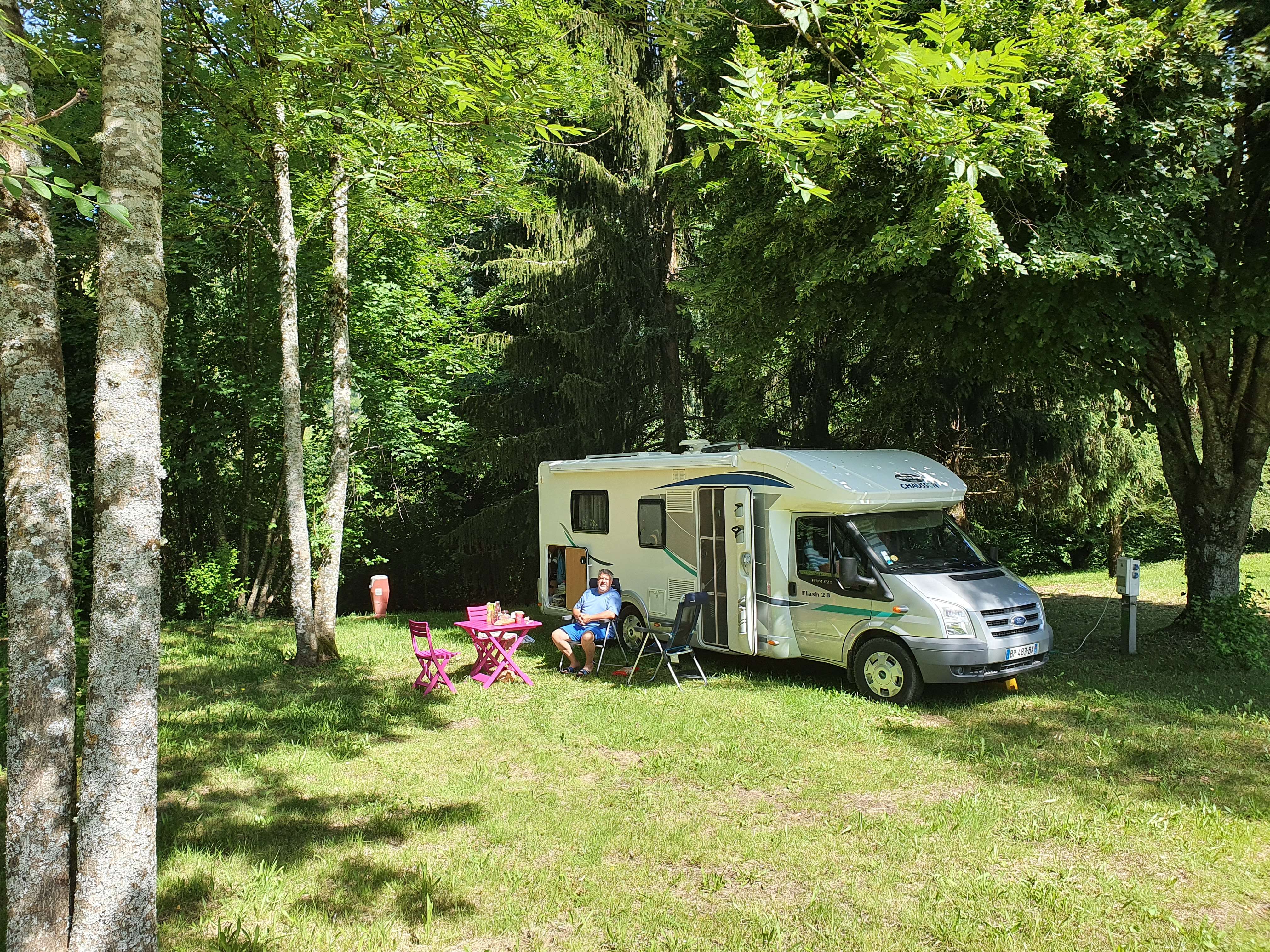 Kampeerplaats - Basisprijs Comfortplaats (1 Auto) - Camping Le Lac Saint Clair