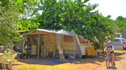 Emplacement - Forfait Emplacement Nu Confort Avec Électricité 10A - Camping Les Rivières