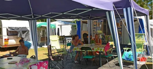 Stellplatz - Stellplatz : Zelt/Wohnwagen + Strom - image n°1 - Camping Bel Air