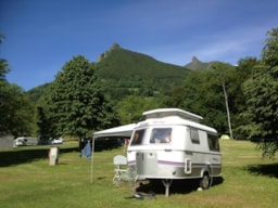 Pitch - Forfait  Emplacement Avec Électricité - Camping Le Cabaliros ***