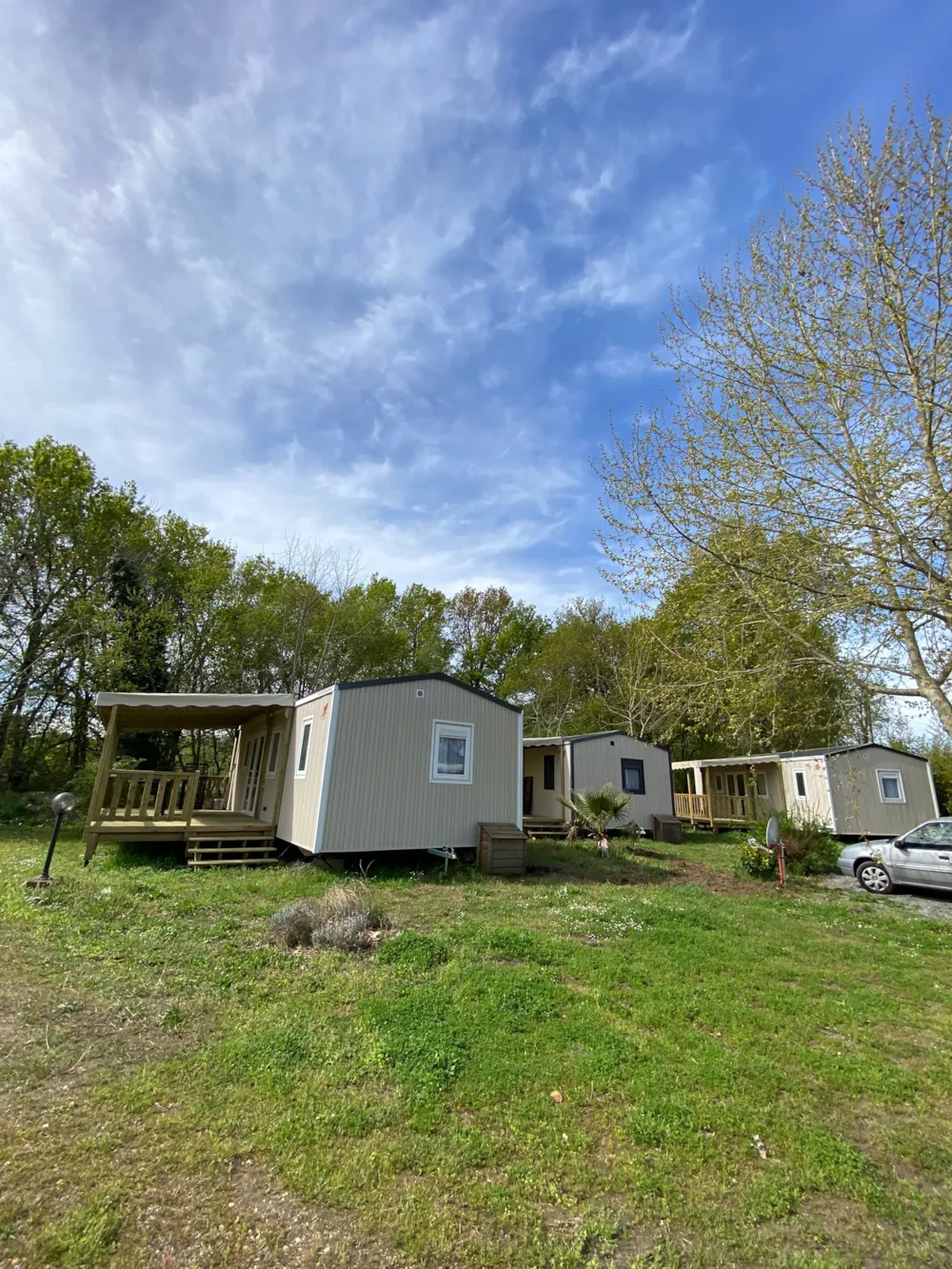 Mietunterkunft - Mobilheim Premium+ 36M² 2 Zimmer + Überdachte Terrasse 18M² + Fernsehen+Airco - Camping La Clairière