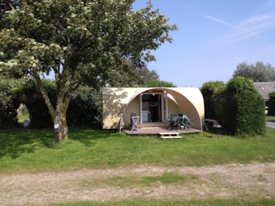 Cocosweet canvas bungalow with unenclosed awning on terrace — 1