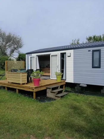 Accommodation - Mobil-Home Bahia 29M², Terrasse, 2 Chambres - Camping La Ferme du Bord de Mer