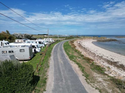 Stabilized pitch - Motorhome/Caravan (Electricity 10Amp - No sanitary facilities) — 2