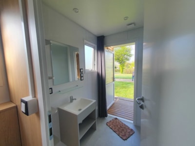 Premium pitch with private sanitary facilities and 10amp electricity — 6