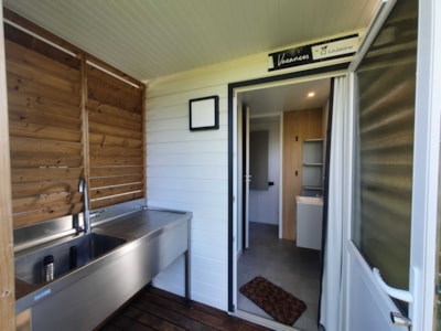 Premium pitch with private sanitary facilities and 10amp electricity — 7