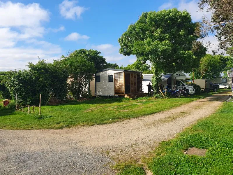Emplacement Premium Avec Sanitaire Privatif Et Électricité 10Amp