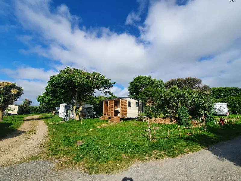 Emplacement Premium Avec Sanitaire Privatif Et Électricité 10Amp