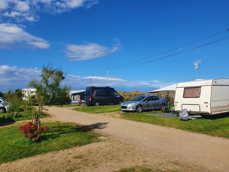 Emplacement Bord de Mer avec Électricité (10A)