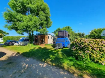 Pitch - Premium Pitch With Private Sanitary Facilities And Electricity 10 Amp - Camping La Ferme du Bord de Mer
