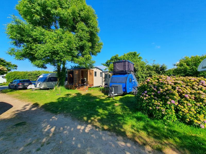 Premium pitch with private sanitary facilities and electricity