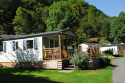 Accommodation - Mobile-Home Confort Evasion 24M² - 2 Chambres - Terrasse Semi-Couverte 12M² + Bbq S/S - Flower Camping PYRENEES NATURA