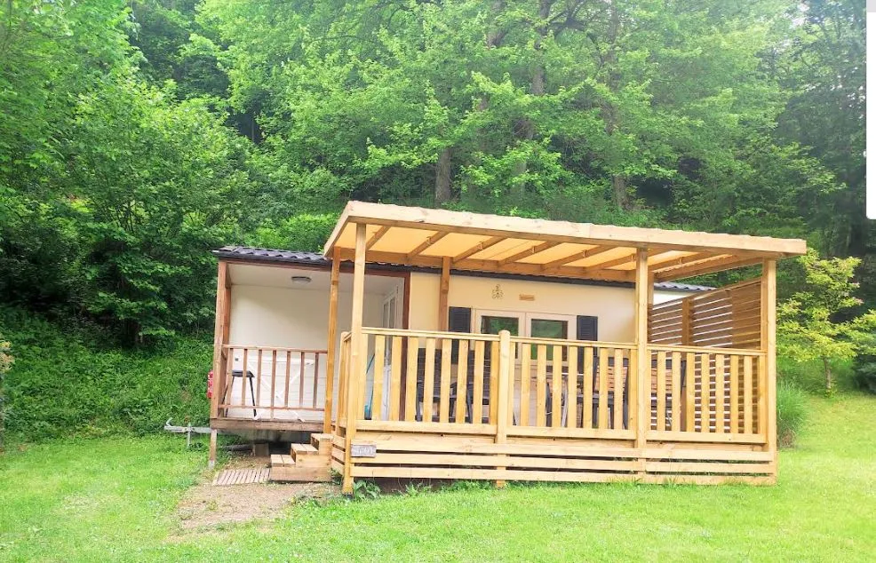 Mietunterkunft - Mobilheim Confort Cosy 23M² - 2 Schlafzimmer  - Halbüberdachte Terrasse 17M² + Bbq - L/L - Flower Camping Pyrénées Natura