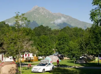 Stellplatz - Stellplatz: Auto + Zelt/Wohnwagen - Camping LE RUISSEAU
