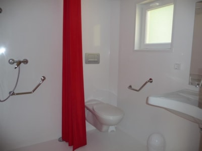 Mobile home - 2 bedrooms - adapted to the people with reduced mobility — 3
