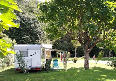 PITCH PACKAGE 1 PEOPLE (1 Tent or 1 Caravan) / 1 Vehicle
