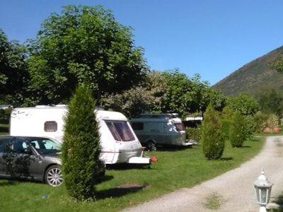 PITCH PACKAGE 1 PEOPLE (1 Tent or 1 Caravan) / 1 Vehicle
