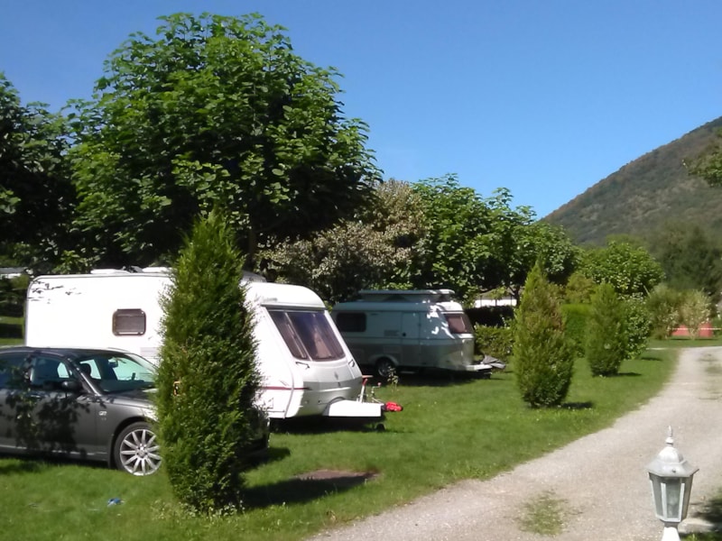 PITCH PACKAGE 1 PEOPLE (1 Tent or 1 Caravan) / 1 Vehicle