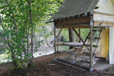Small bivouac tent on stilts, with electricity connection.