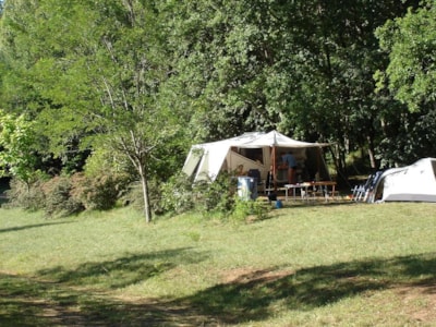 Pitch (1 tent, caravan or motorhome / 1 car)