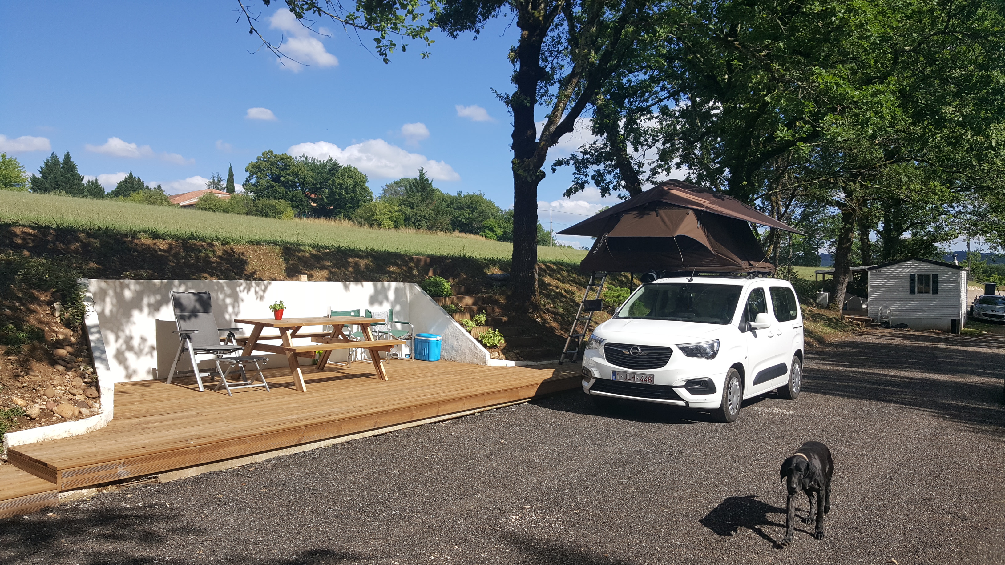Emplacement - Emplacement  Premium :Terrasse Bois, Table De Pique- Nique Et Sanitaire Privatif - Camping le Valenty