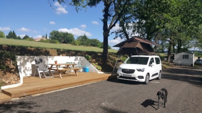Premium pitch: wooden terrace, picnic table and private sanitary facilities