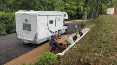 Premium pitch: wooden terrace, picnic table and private sanitary facilities