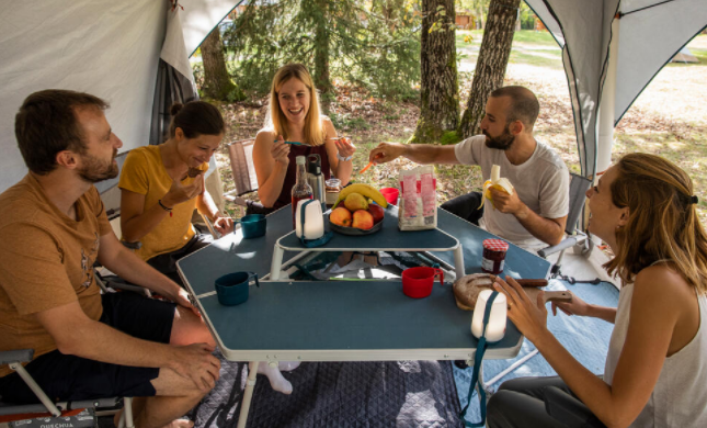 Tenda pronta per il campeggio senza sanitari
