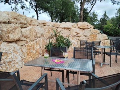 Premium pitch: wooden terrace, picnic table and private sanitary facilities