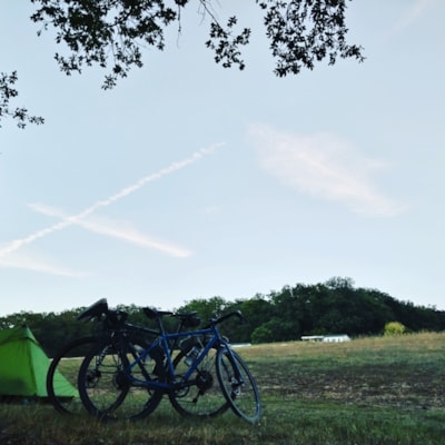 Premium pitch: wooden terrace, picnic table and private sanitary facilities