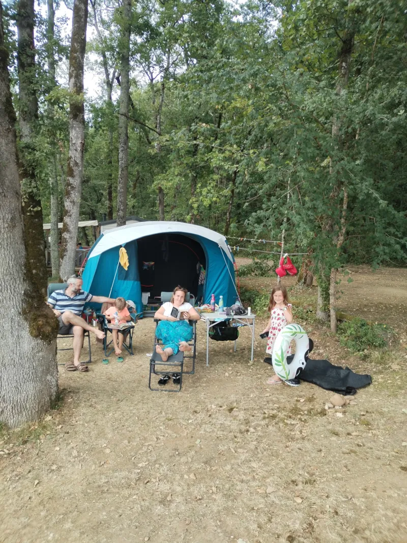 Emplacement (1 Tente, Caravane Ou Camping-Car / 1 Voiture)