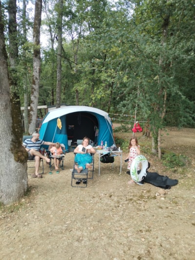 Pitch (1 tent, caravan or motorhome / 1 car)